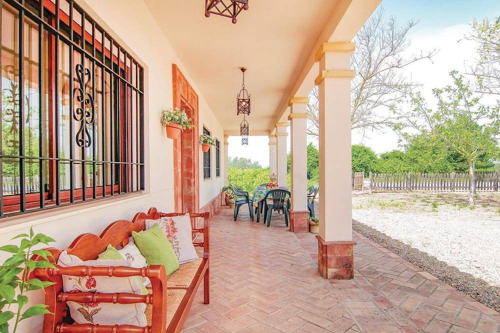 Gorgeous home in Almodóvar del Río in Almodóvar del Río, Córdoba Province