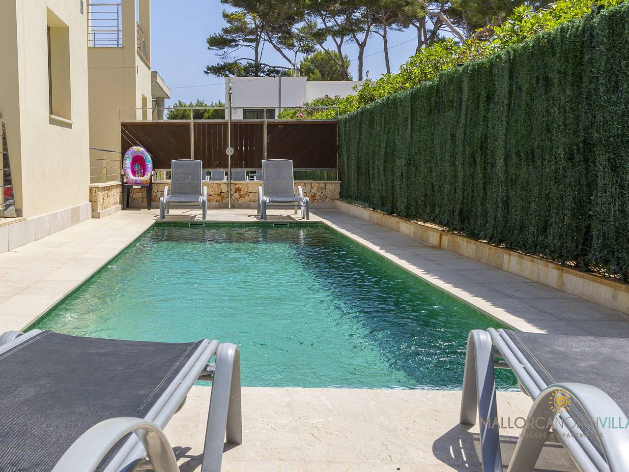 Moderne Villa auf Mallorca 50 m vom Strand, ideal für 6 in Playa de Muro, Muro