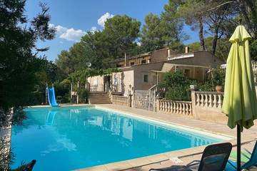 Gîte pour 5 personnes, avec jardin et balcon à Villecroze