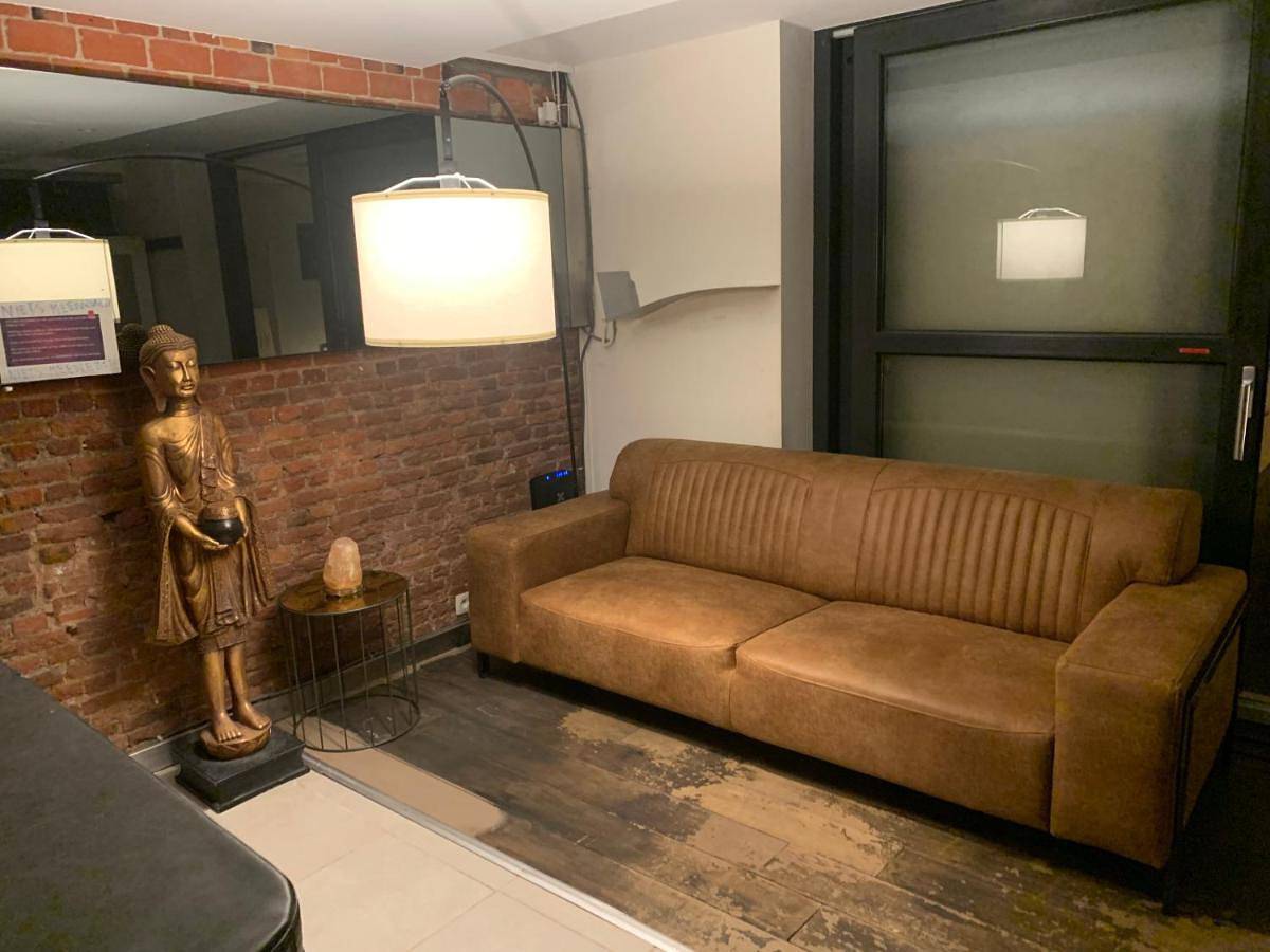 Apartamento entero, Masumi Spa Suite - Private Infrared Sauna and Jacuzzi - Antwerp Centre in Amberes, Región de Amberes