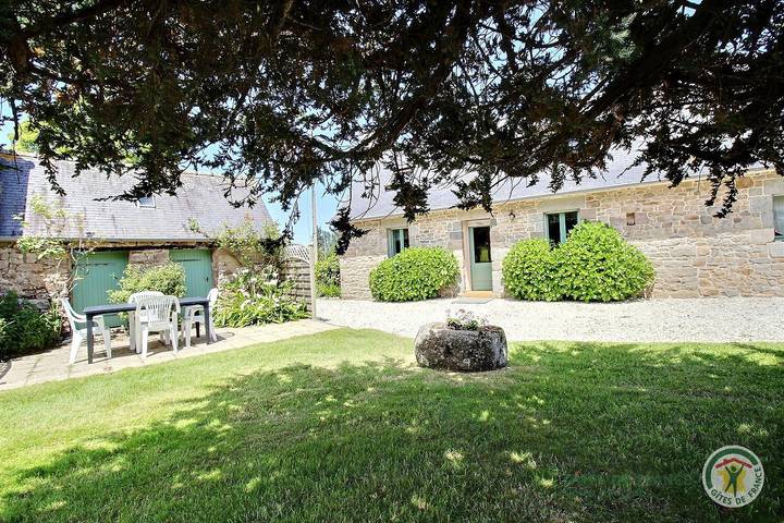 Gîte pour 4 personnes, avec Terrasse et Jardin à Ploumilliau