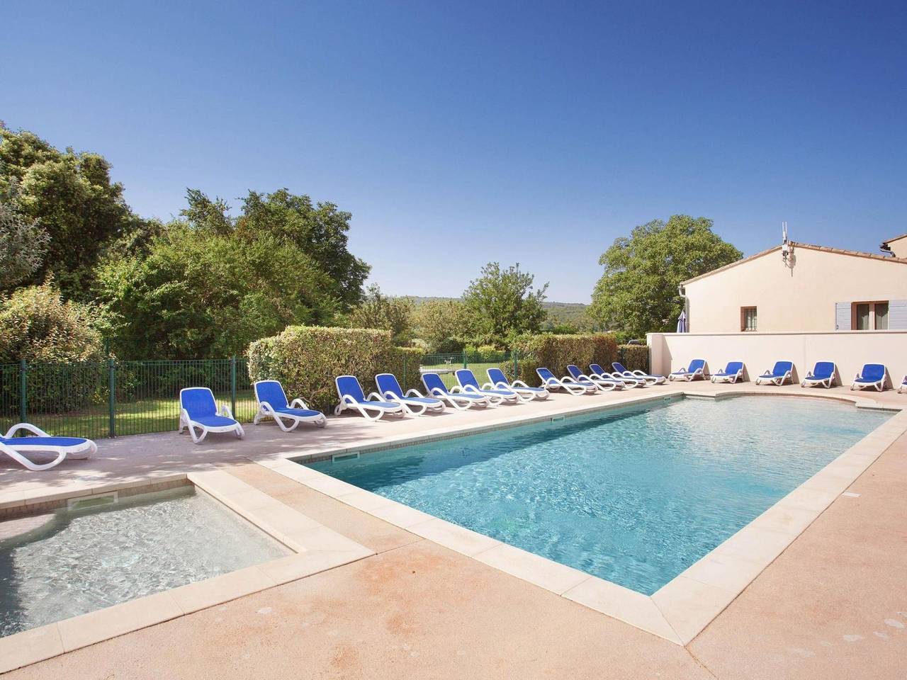 Apartamento entero, Comfortable apartment with air conditioning in the Luberon in Bonnieux, Parque natural regional del Luberon