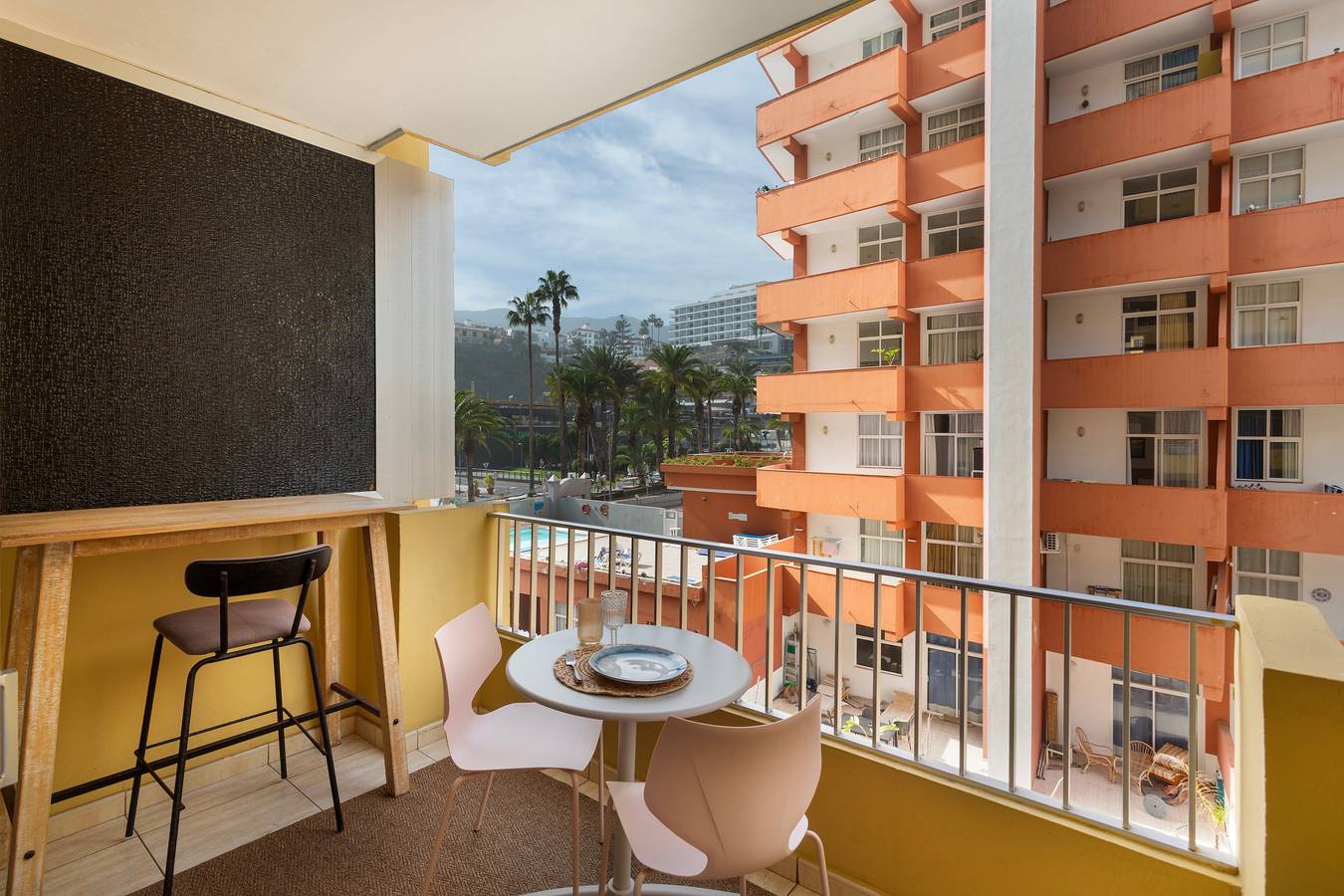 Appartamento intero, Appartamento Vacanze 'Nuevo, Piscina e Mare a 1 Passo' con Piscina Condominiale, Wi-Fi e Aria Condizionata in Playa Martianez, Puerto de la Cruz