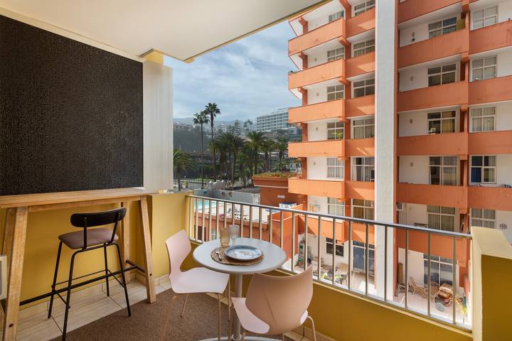 Apartamento entero, Apartamento Vacacional 'Nuevo, Piscina y Mar a 1 Paso' con Piscina Compartida, Wi-Fi y Aire Acondicionado in Playa Martianez, Puerto de la Cruz