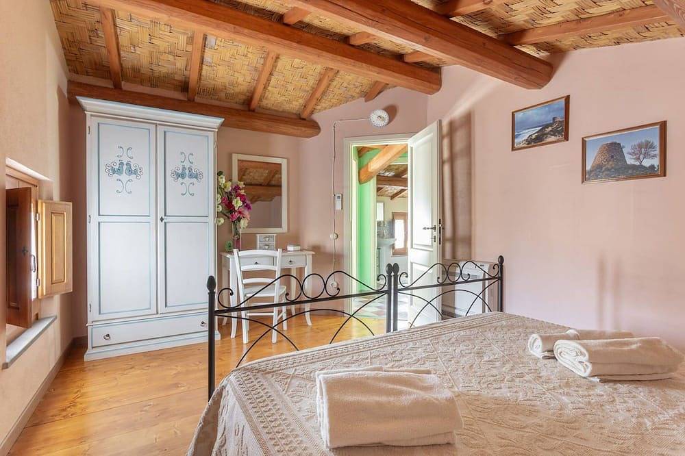 Antica dimora dell'Arcolaio in Nurachi, Stagno di Càbras