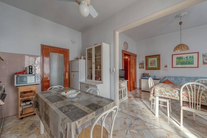 Entire apartment, Apartment 'Casa Signorile' with Balcony and Air Conditioning in Lecce, Lecce Province