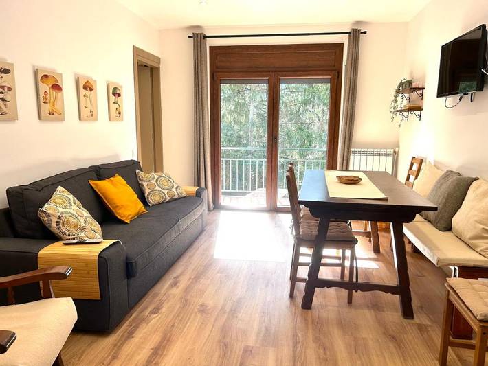 Casa rural para 6 personas, con balcón y vistas en Esterri de Aneu