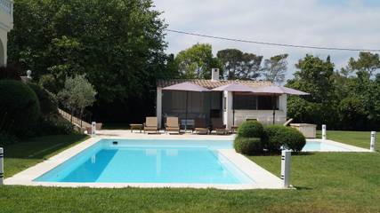 Location de vacances pour 13 personnes, avec piscine et jardin à Mougins