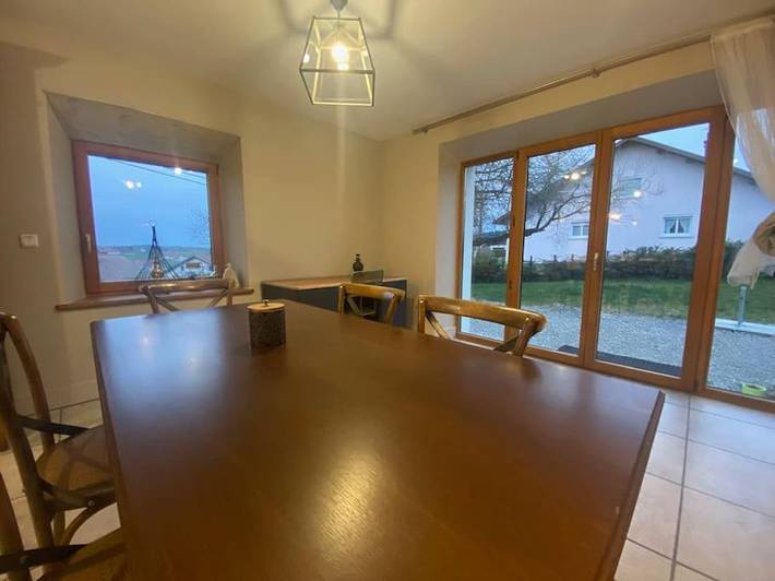 Gîte pour 6 personnes, avec terrasse ainsi que vue et jardin, animaux acceptés à Orchamps-Vennes - 4