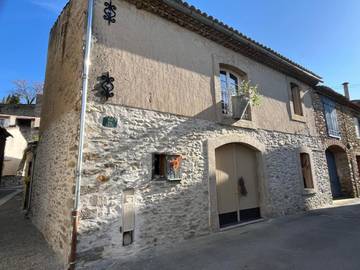 Gîte pour 4 personnes, avec terrasse à Cournanel