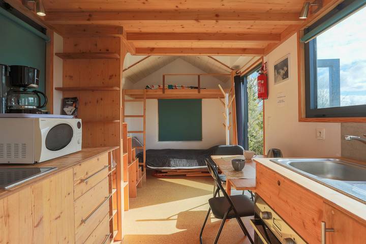 Tiny House 'Très Jolie Tout Confort' avec terrasse privée, jardin privé et Wi-Fi in Bégard, Région de Guingamp