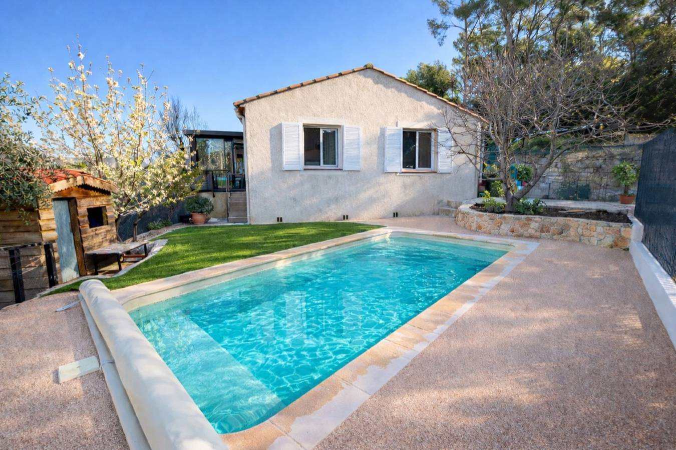 130m² Draguignan villa with pool and views in Draguignan, Region de Draguignan