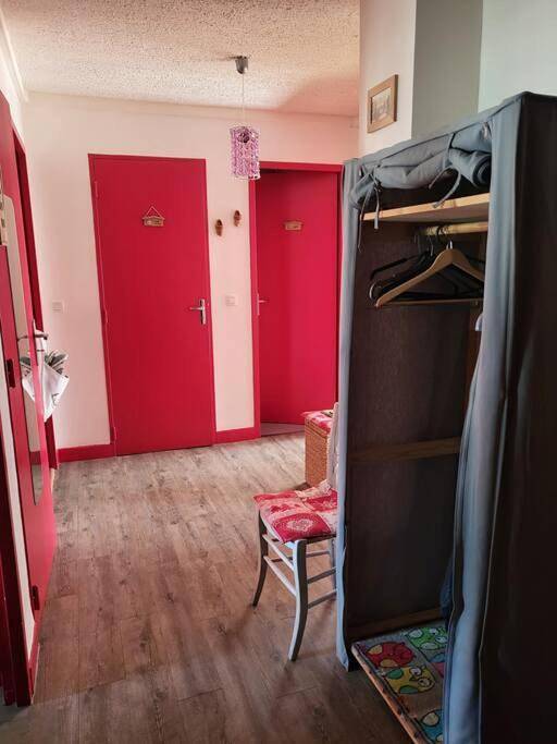 Appartement de vacances pour 6 personnes, avec jardin et vue ainsi que piscine et bassin pour enfant