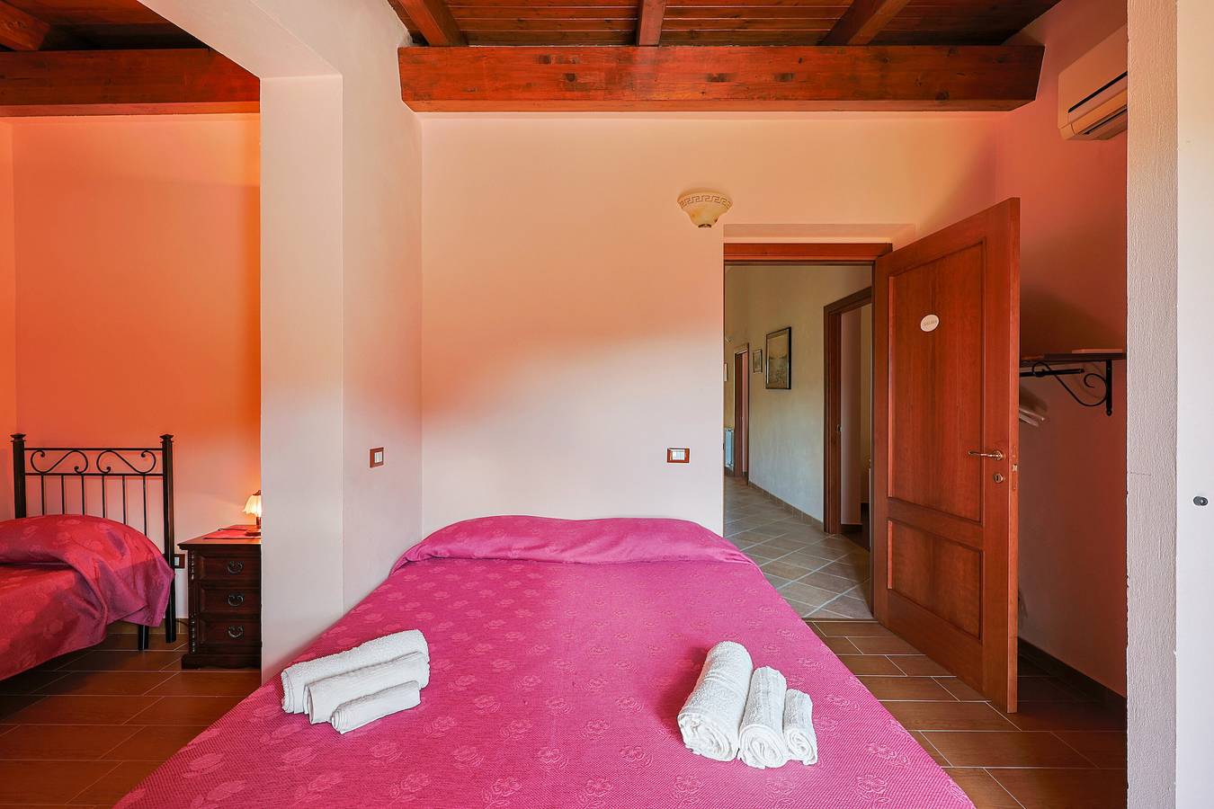 Zimmer 'Salina' mit gemeinsamer Terrasse, gemeinsamem Garten und Klimaanlage in Patti, Messina Provinz