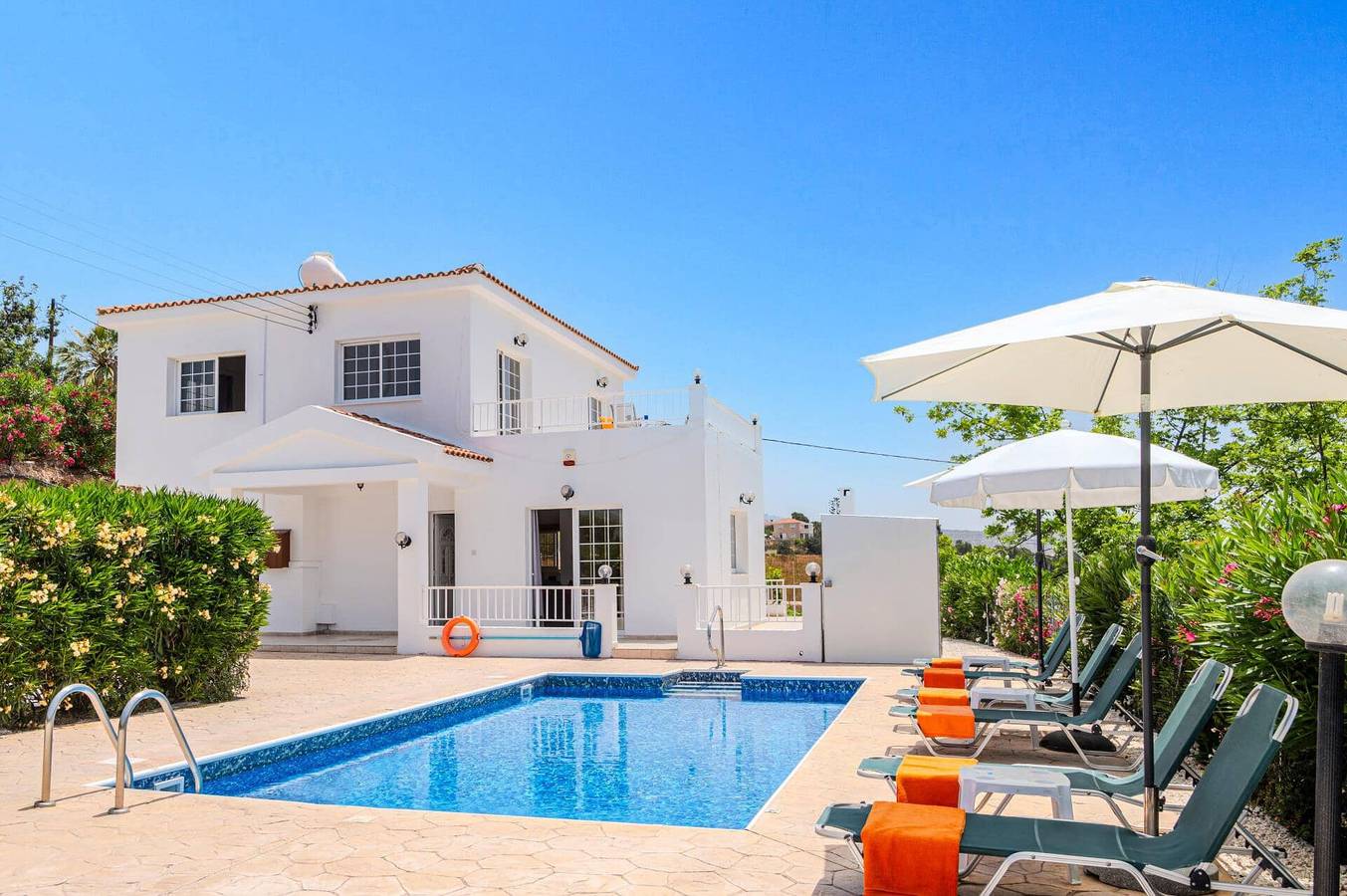 Villa Giota by Villa Plus in Peyia, Südzypern