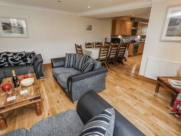 Holiday Home for 8 People in Northumberland Coast, North East England, Photo 4