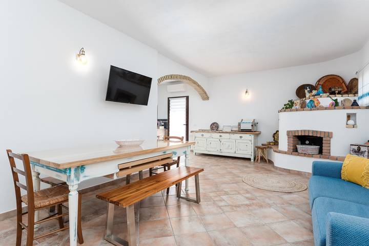 Appartement entier, Appartement 'Le Pavoncelle' avec jardin privé, Wi-Fi et climatisation in Dorgali, Golfe d'Orosei
