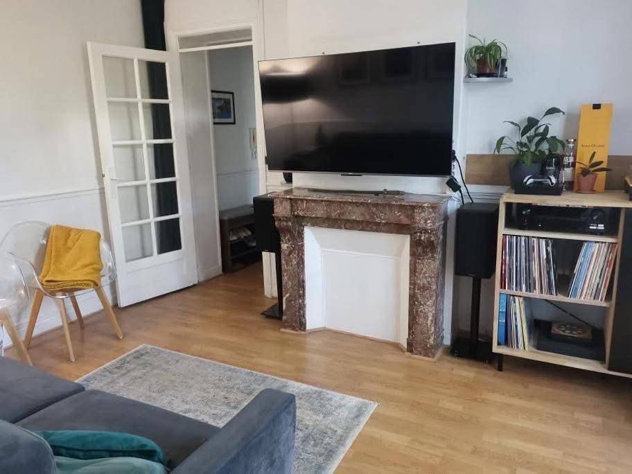 Appartement entier, One-Bedroom Apartment in Saint-Jean-Bonnefonds, Parc Naturel Régional du Pilat