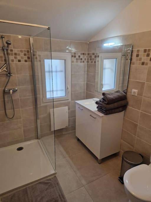 Location de vacances pour 6 personnes, avec terrasse et jardin à Lapalud - 3