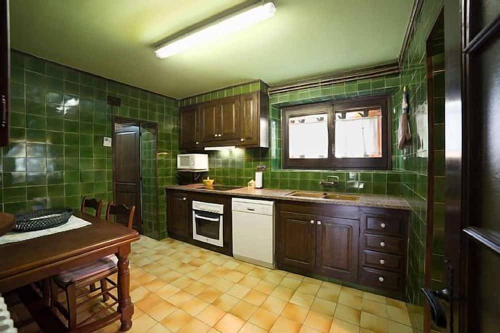 Casa rural La Nana amb piscina, prop de Banyoles i Girona (8 persones) in Vilavenut, Fontcuberta