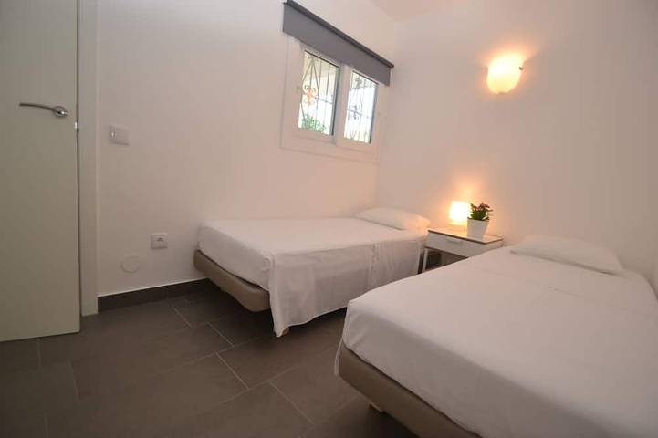 Ganze Wohnung, La Bufera - Für 6 Personen, drei Schlafzimmer, 2 Bäder, Balkon, Gemeinschaftspool. in el Balmí Gran (Sitges), Sitges