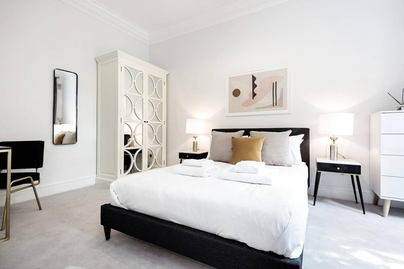 Entire apartment, The King's Road Suite next to Sloane Square in Kensington and Chelsea, London