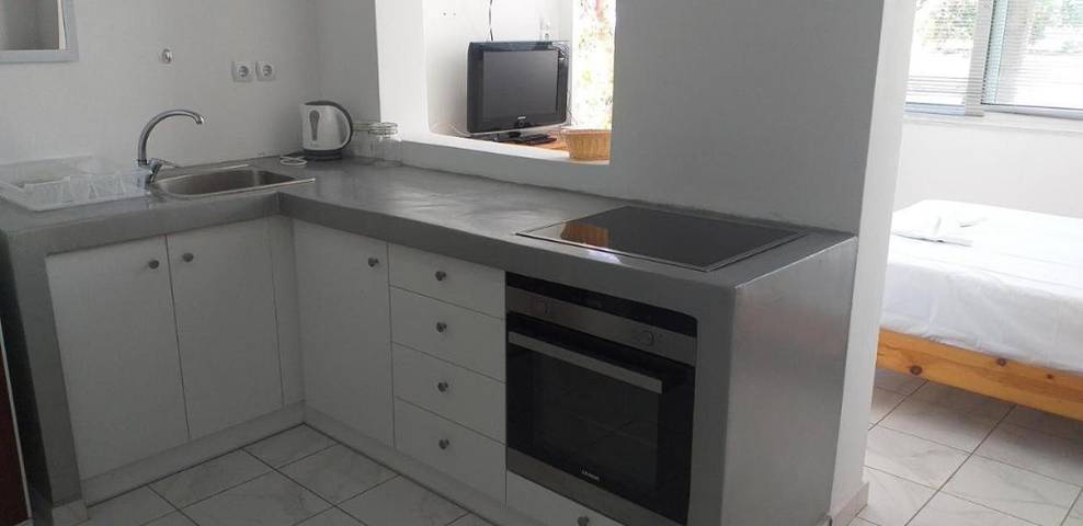 Gîte pour 2 personnes, avec Terrasse et Jardin dans Finikas - 4