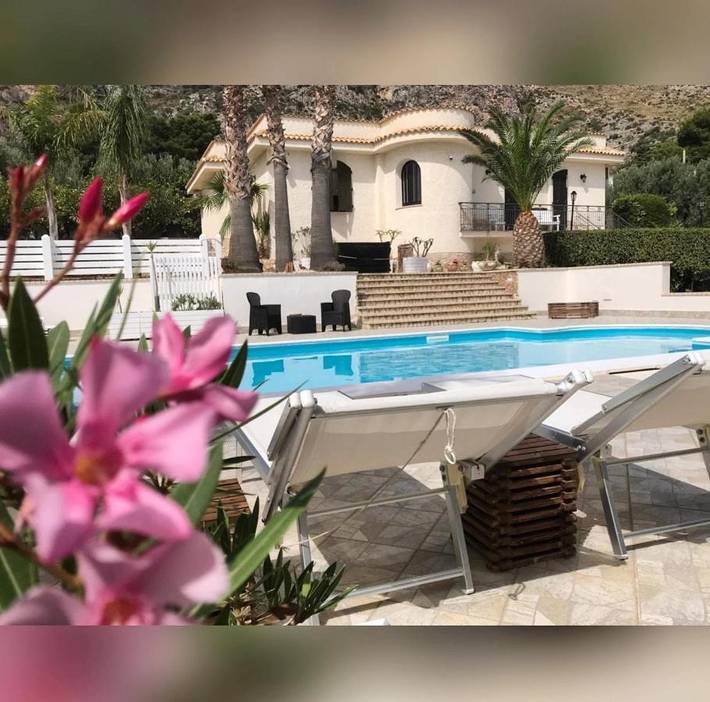 Chambre d’hôte pour 2 personnes, avec Balcon et Jacuzzi ainsi que Terrasse et Jardin à Erice - 2