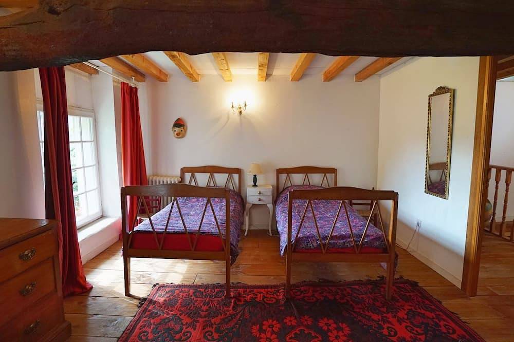 Carriage House auf dem Gelände des Chateau Le Mont Epinguet in Brix, Côte de la Déroute