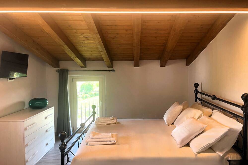 Ganze Wohnung, Das Cottage von Borgo Alba_Charme in Corte Storica in Polpenazze del Garda, Gardasee-Berge