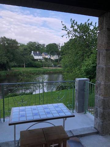 Location de vacances pour 6 personnes, avec terrasse et vue à Bieuzy