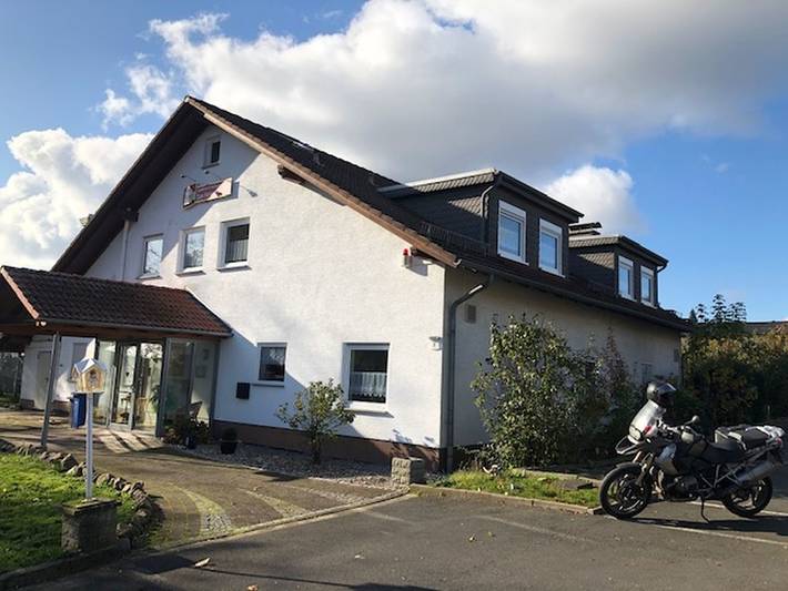 Ganze Ferienwohnung, Gästehaus Falkenstein - Einzelzimmer in Niedenstein, Schwalm-Eder-Kreis