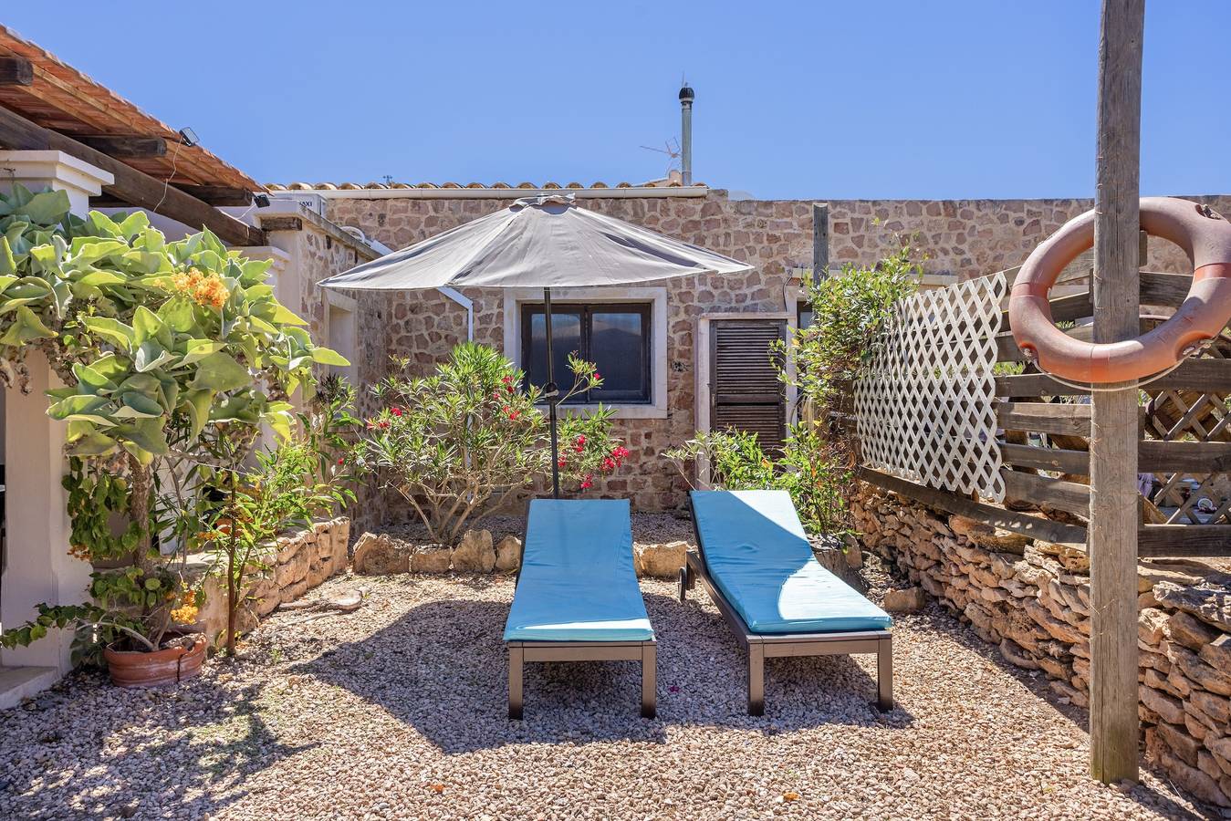 Finca 'Es Pujols - Can Mussenya' mit privater Terrasse, Wi-Fi und Klimaanlage in Es Pujols, Formentera