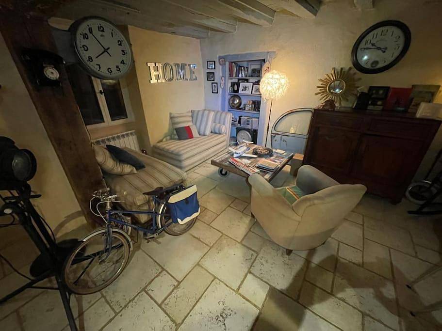 Three-Bedroom House in Vignoux-sous-les-Aix, Région de Bourges