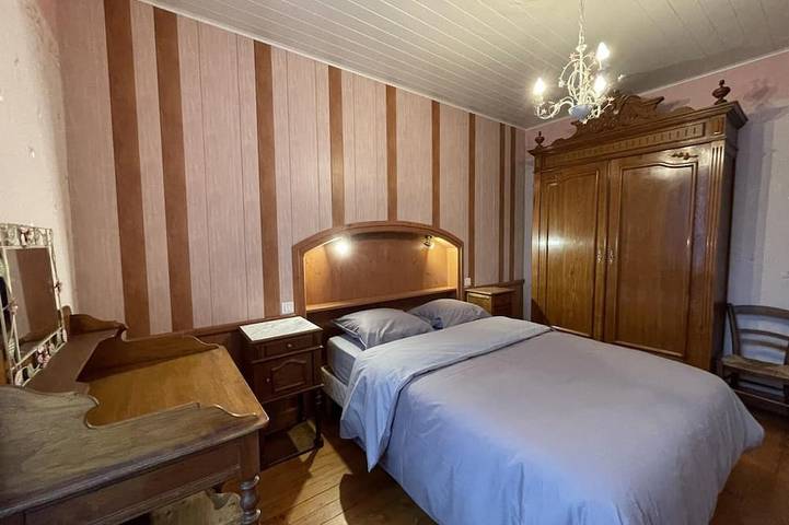 Gîte pour 10 personnes, avec terrasse, animaux acceptés à Ferrières-sur-Sichon - 4