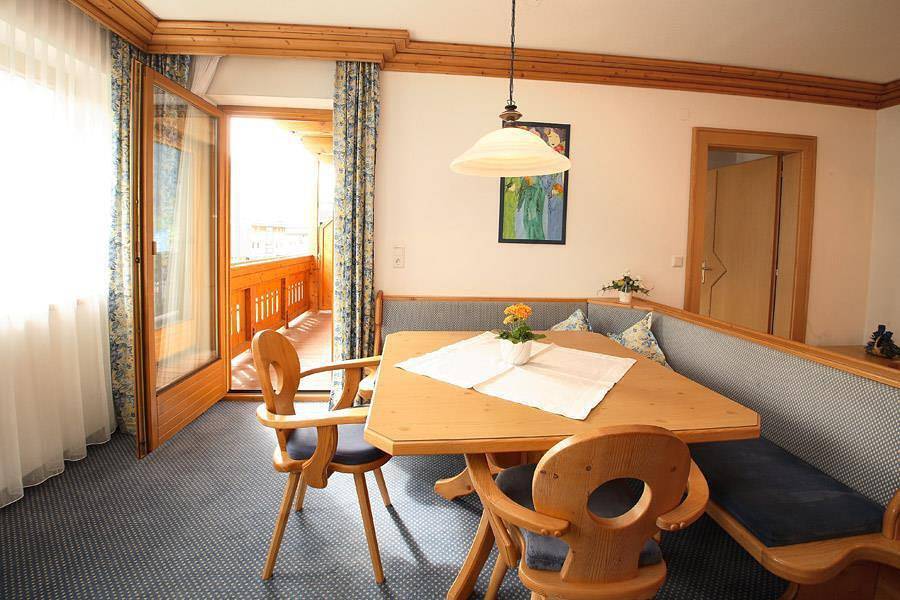 Entire holiday apartment, Ap/comb.living-bedr./2 bedr./shower, wc in Tux Alps, Fügen