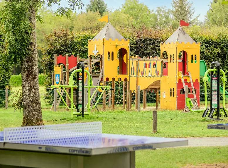 Mobil-Home Lodge 4 Pièces 6 Personnes + Tv in Touquin, Seine-et-Marne