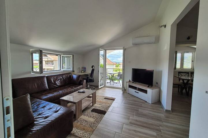 Apartament wakacyjny dla 6 osób, z balkon i ogród w Podgorica