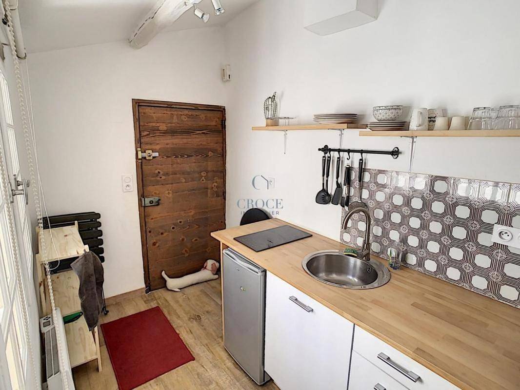 Double Room with Private Bathroom in Uzès, Région de Nîmes