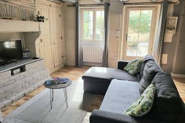 Gîte pour 5 personnes, avec jardin ainsi que terrasse et jacuzzi à La Puye