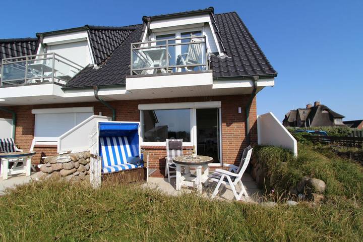 Ganze Wohnung, Hell eingerichtete 4-Raum-Ferienwohnung an der Promenade von Wenningstedt in Wenningstedt, Sylt
