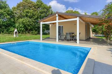 Villa für 6 Personen, mit Pool und Garten in Istrien