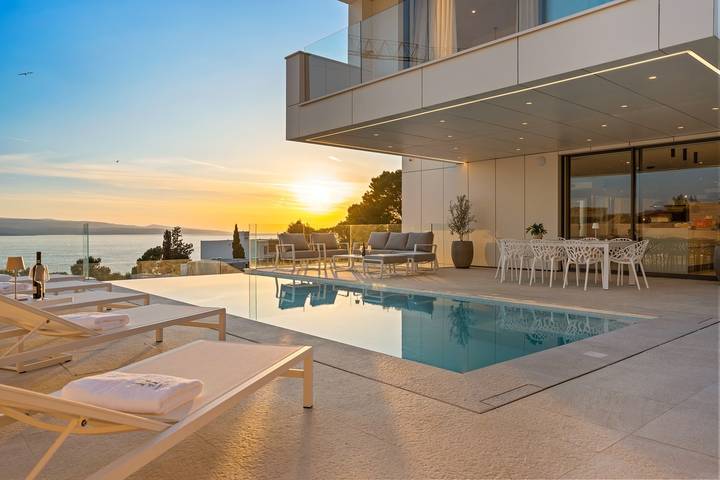Ferienhaus für 10 Personen, mit Balkon/Terrasse und Meerblick sowie Pool
