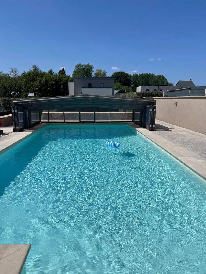 Maison de campagne pour 2 personnes, avec Terrasse ainsi que Jardin et Piscine à Mettet