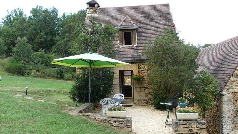 Location de vacances pour 2 personnes, avec jardin ainsi que vue et piscine, animaux acceptés à Proissans - 2
