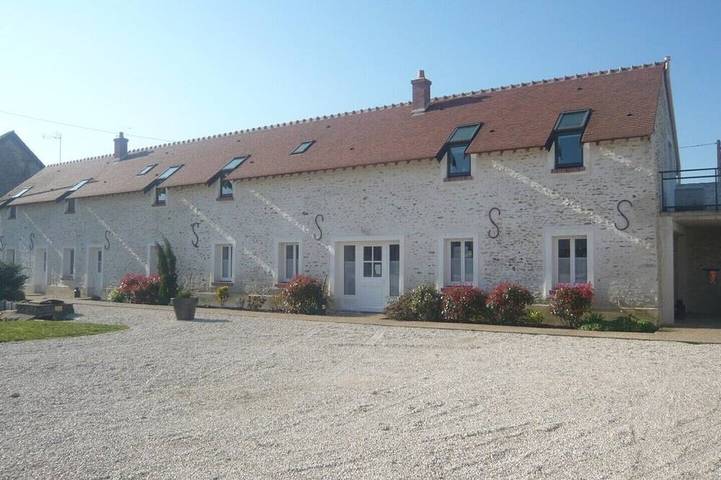 Gîte pour 9 personnes, avec terrasse à Prunay-en-Yvelines
