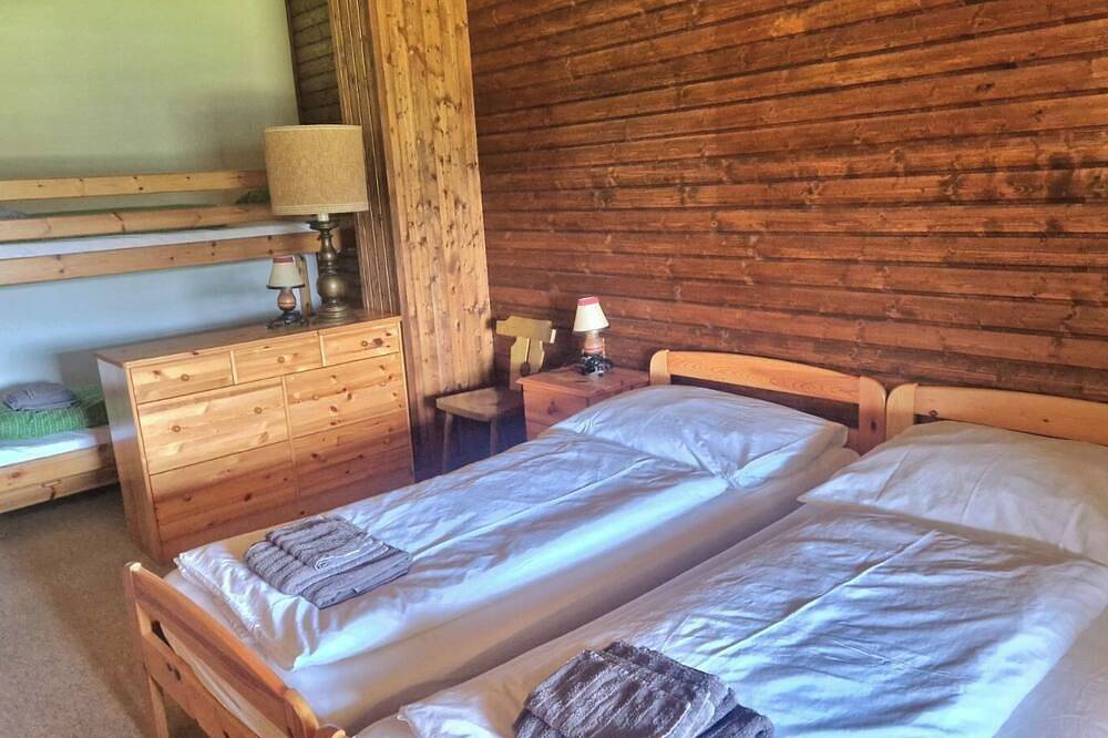 Ganze Wohnung, Maisonette-Ferienwohnung 5 Min von St. Urbaner See und Simonhöhe in Sankt Urban, Mittelkärnten