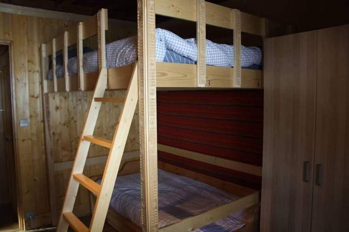 Chalet aus Holz und Steinen, renoviert, 250 Meter von den Skiliften entfernt. in Vénosc, Les Deux Alpes