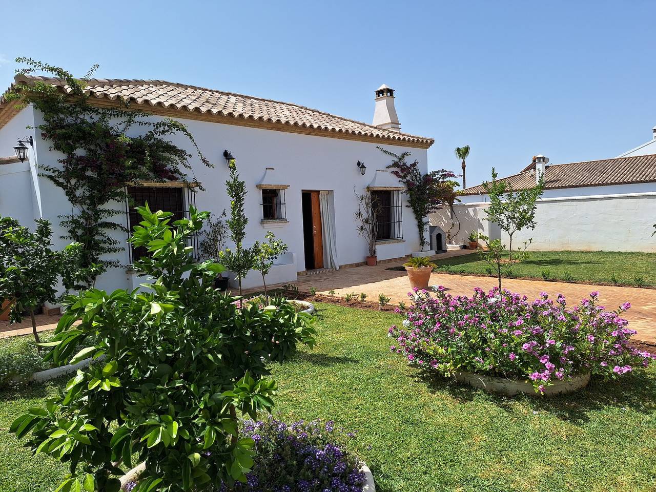 Maison de vacances "Jyv" avec vue sur les montagnes, piscine et Wi-Fi. in Montellano, Province de Séville