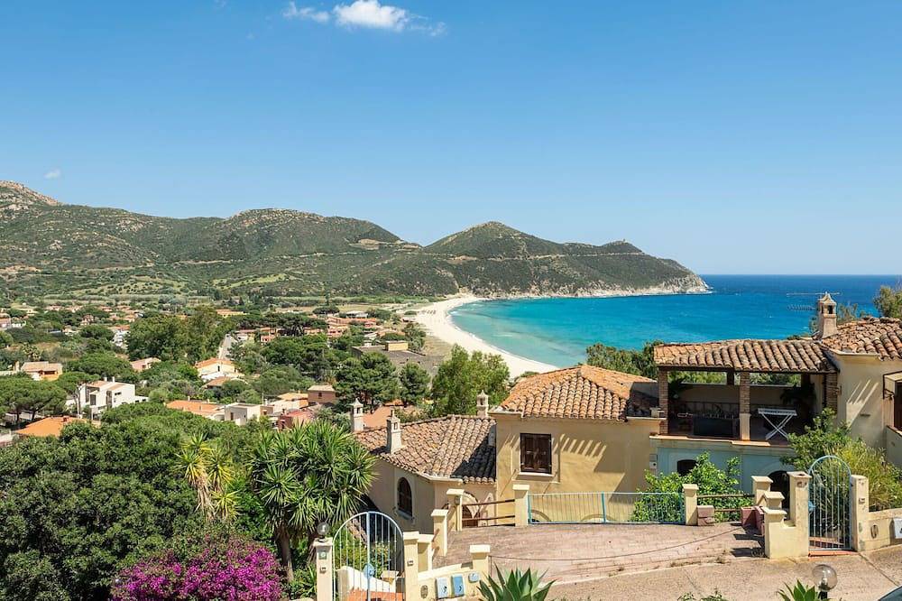 Preciosa casa de vacaciones para 6 personas con A/C, Wifi, Tv y patio in Solanas, Comune di Sìnnia